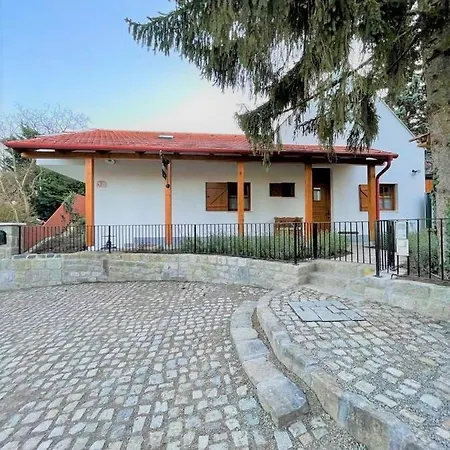 Doeme's Point Leányfalu